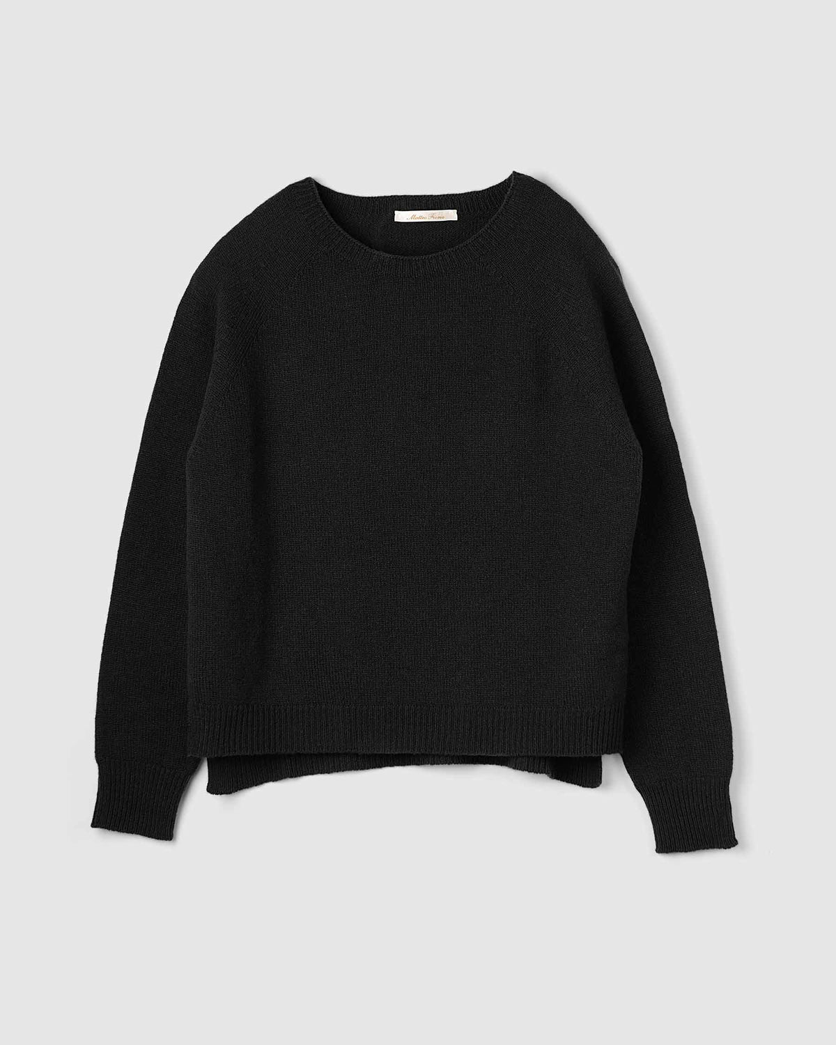 barchetta-con-spacchi-in-lana-merino-e-cashmere-nero-Matteo-Fiorio-Maglieria