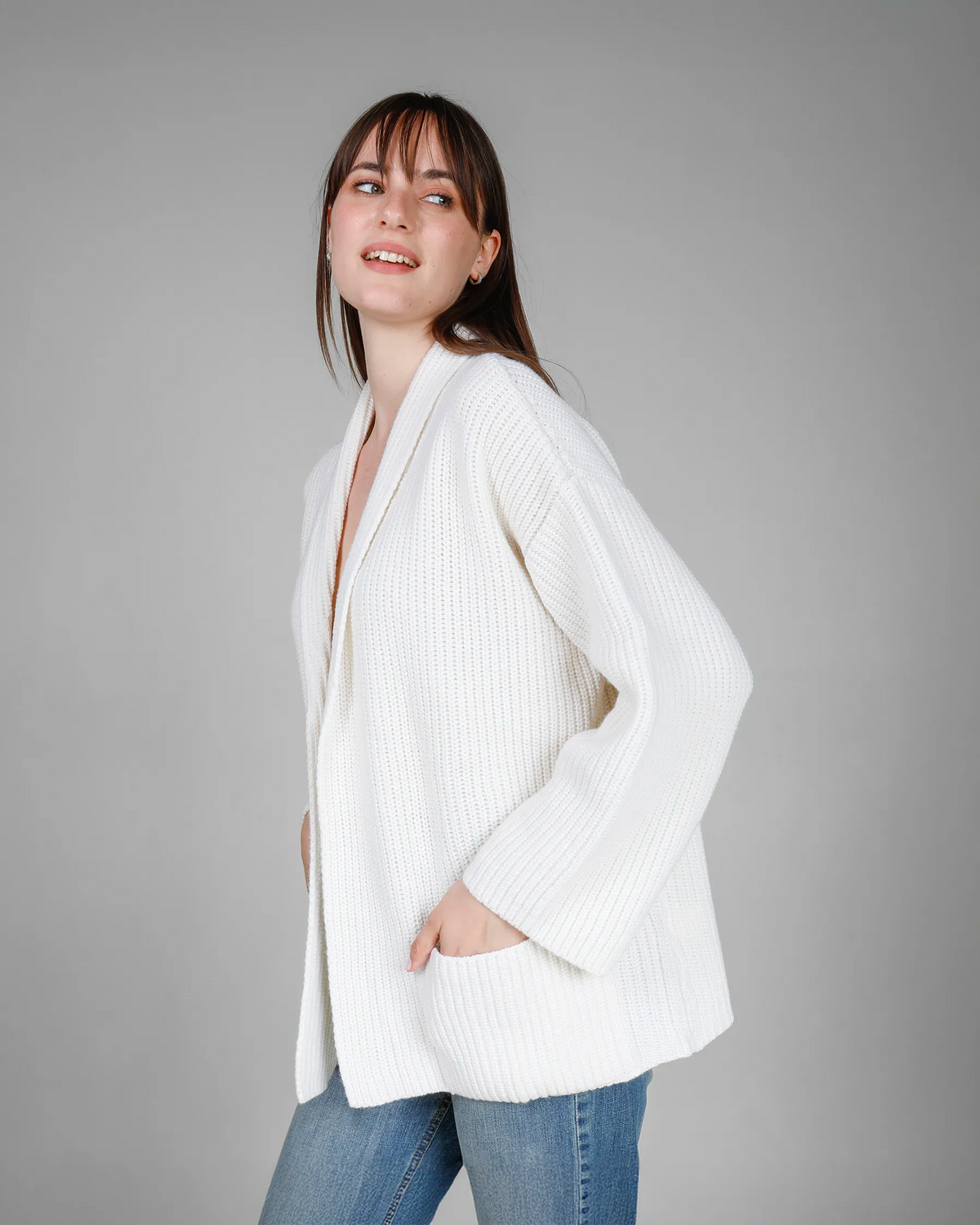 Cardigan Pesante con lavorazione a coste in lana merino e cashmere, made in Italy. Brand Matteo Fiorio Maglieria