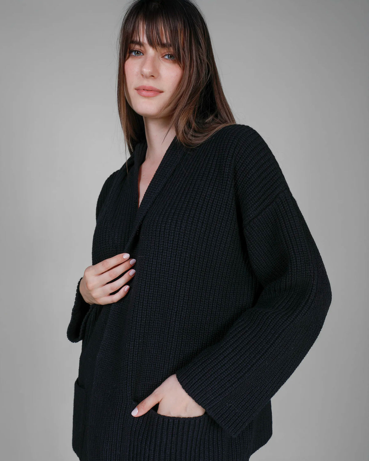 Cardigan Pesante con lavorazione a coste in lana merino e cashmere, made in Italy. Brand Matteo Fiorio Maglieria