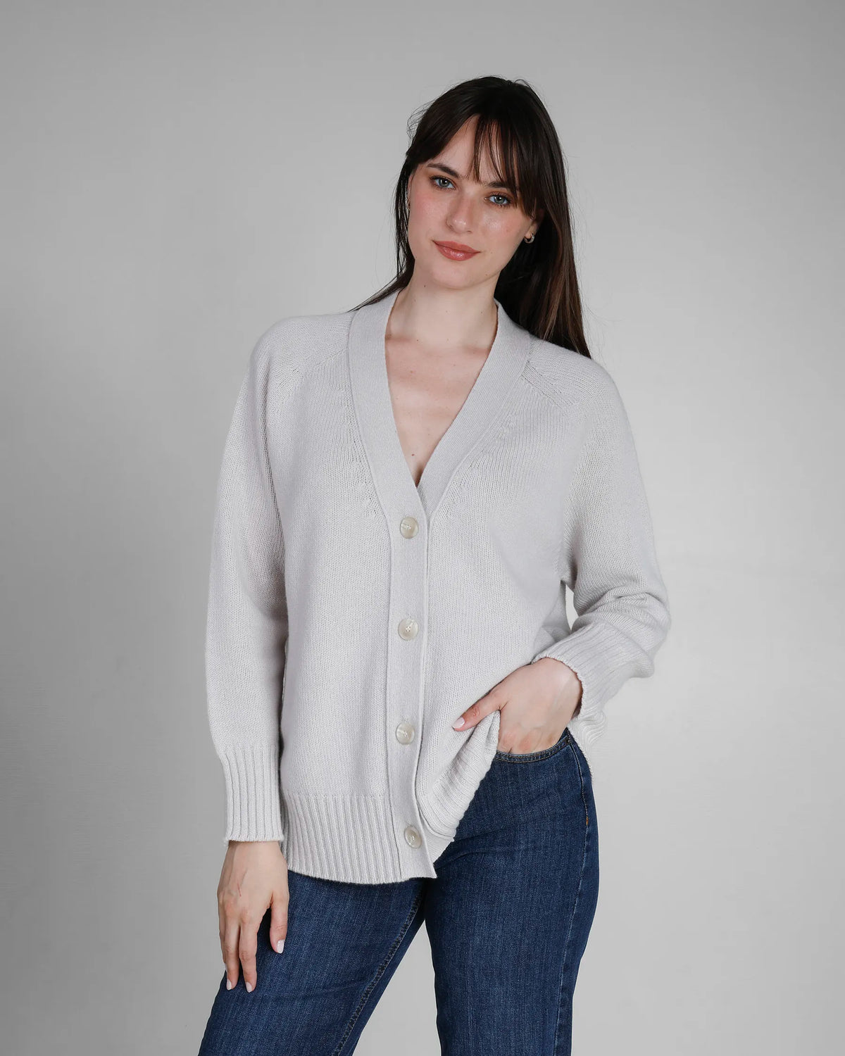 Cardigan lungo Donna in Lana Merino e Cashmere colore Bianco, made in Italy. Brand Matteo Fiorio Maglieria.