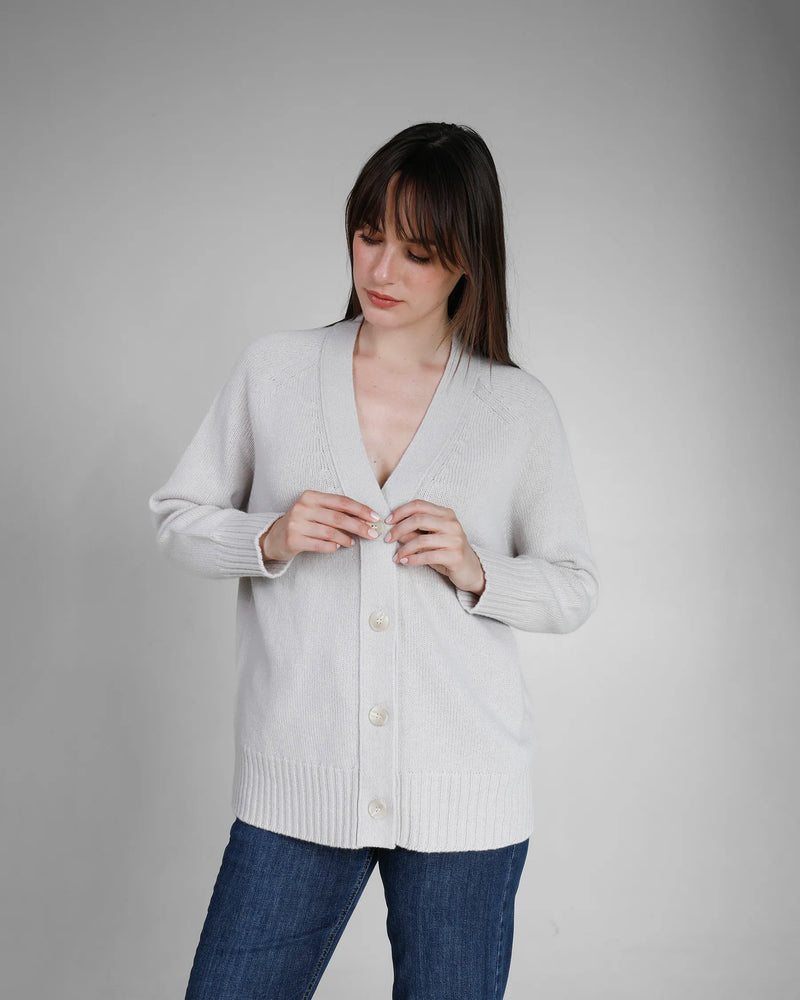 Cardigan lungo Donna in Lana Merino e Cashmere colore Bianco, made in Italy. Brand Matteo Fiorio Maglieria.