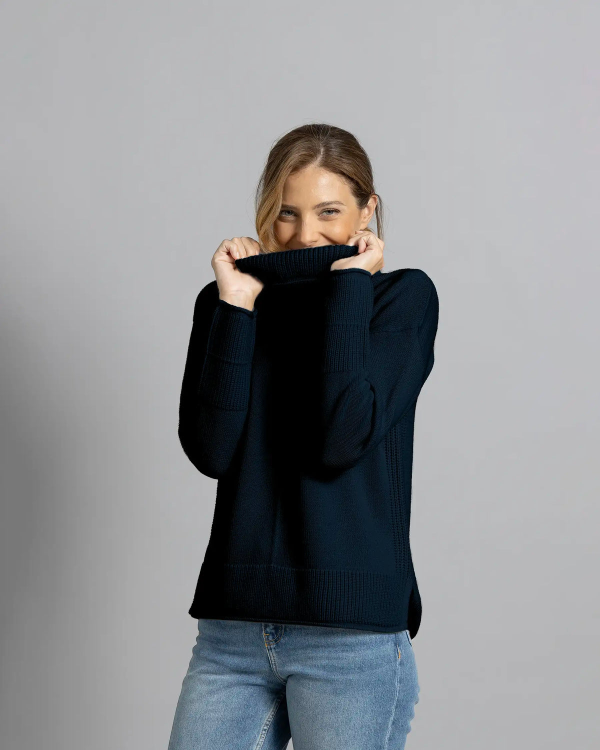 Ciambella donna a 3 Fili in puro Merino colore Blu, made in Italy. Brand Matteo Fiorio Maglieria