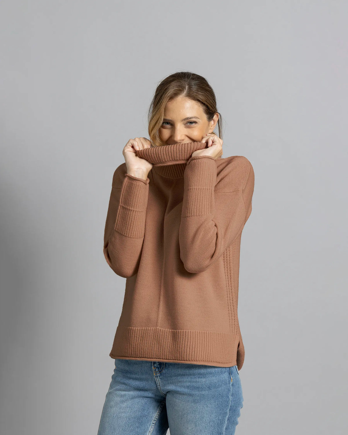 Ciambella donna a 3 Fili in puro Merino colore Cammello, made in Italy. Brand Matteo Fiorio Maglieria