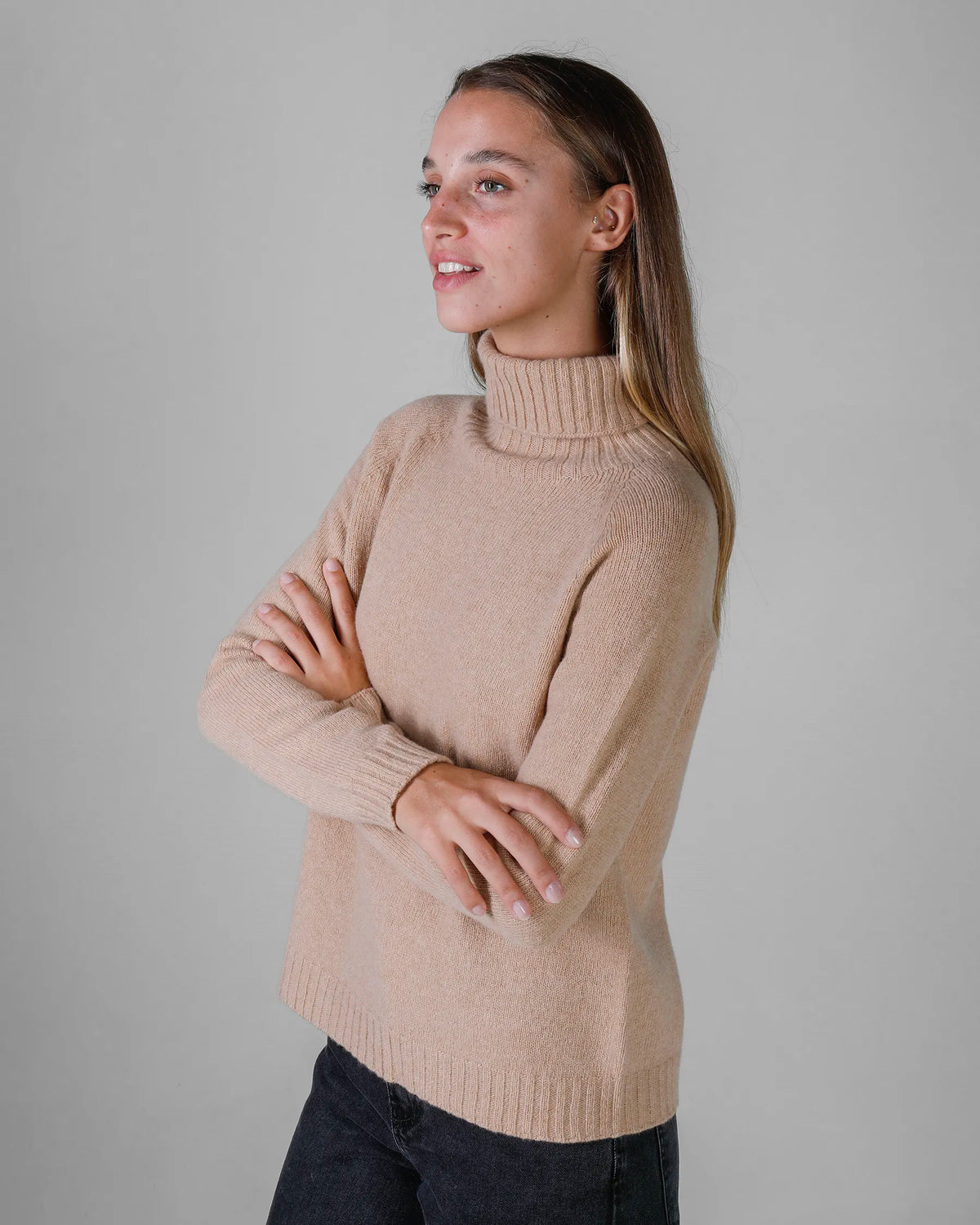 Dolcevita donna, manica raglan lana merino e cashmere colore Cammello, made in Italy. Brand Matteo Fiorio Maglieria.