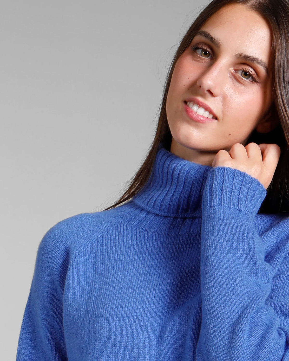 Dolcevita donna, manica raglan lana merino e cashmere colore Pervinca, made in Italy. Brand Matteo Fiorio Maglieria.