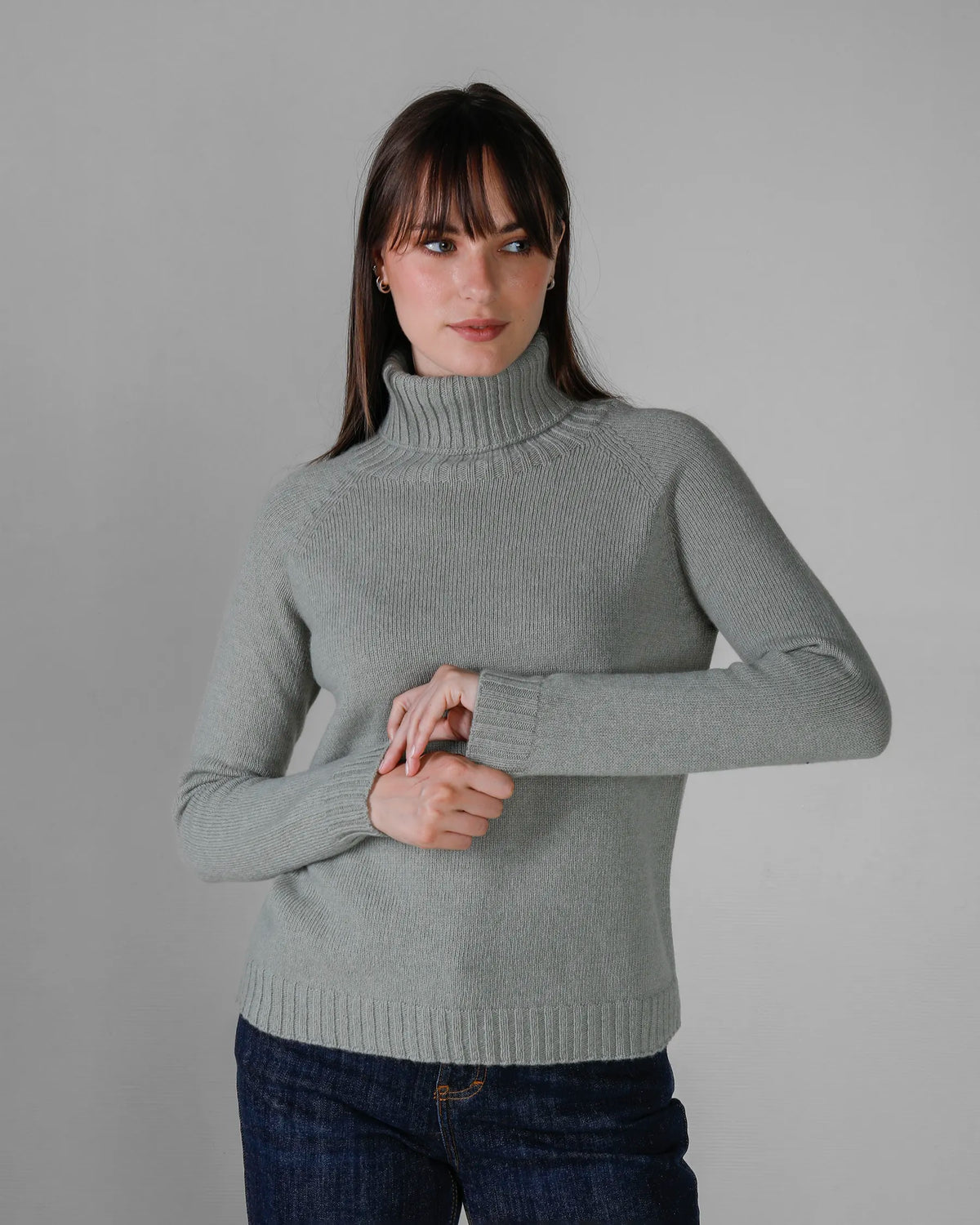 Dolcevita donna, manica raglan lana merino e cashmere colore Verde, made in Italy. Brand Matteo Fiorio Maglieria.
