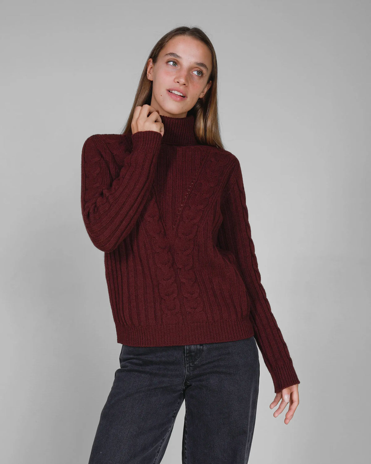 Dolcevita donna colore Bordeaux in lana e Cashmere, made in Italy. Brand Matteo Fiorio Maglieria