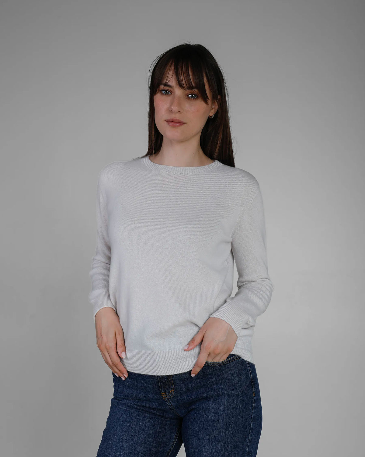 Girocollo donna a un filo in Puro Cashmere colore Bianco. Brand Matteo Fiorio Maglieria