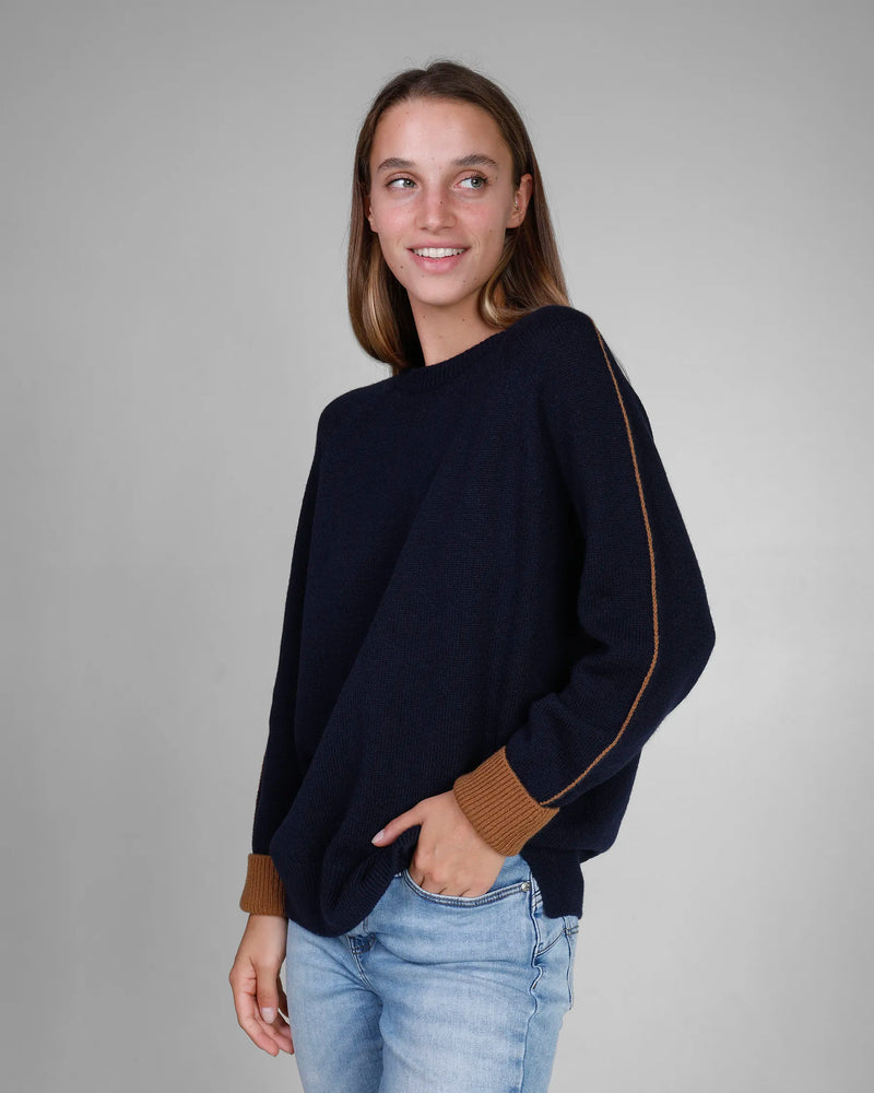 Girocollo donna in lana e cashmere con cuciture e polsi in contrasto. Brand Matteo Fiorio Maglieria