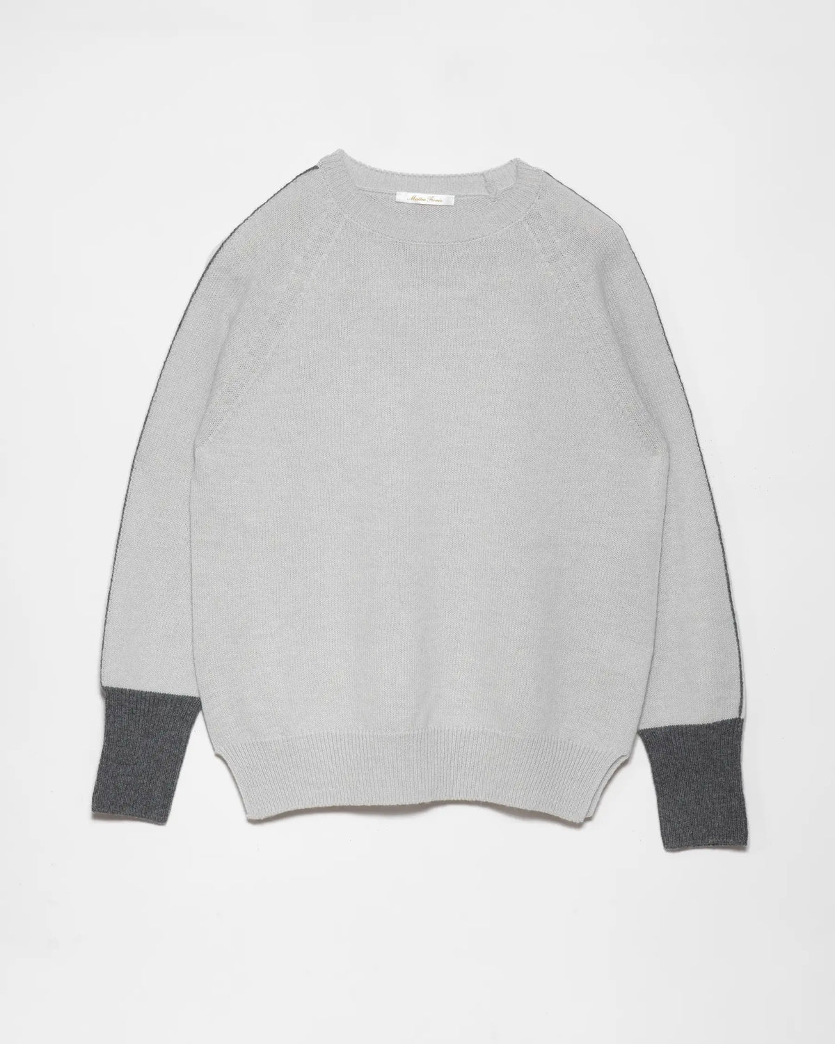 Girocollo donna in lana e cashmere con cuciture e polsi in contrasto. Brand Matteo Fiorio Maglieria