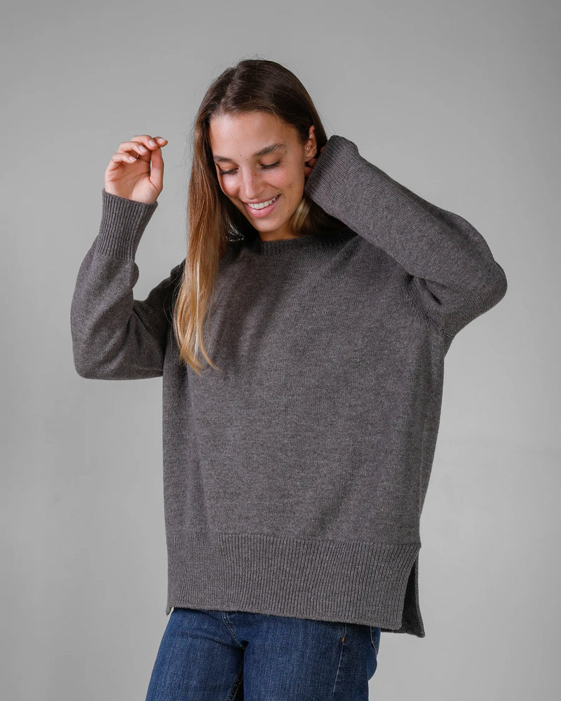 Maglione lungo donna girocollo con spacchi laterali in lana e cashmere colore Grigio. Brand Matteo Fiorio Maglieria.