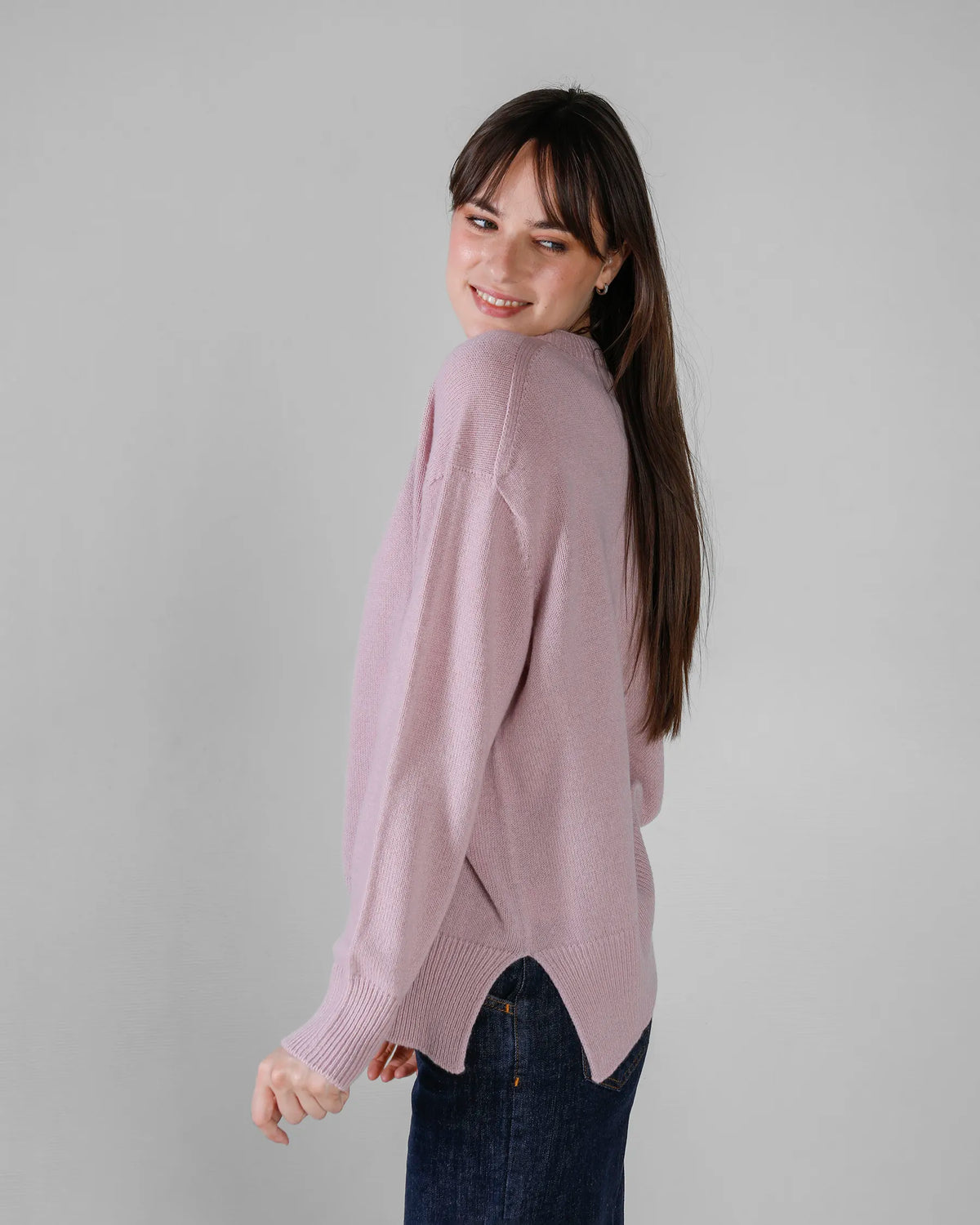 Maglione lungo donna girocollo con spacchi laterali in lana e cashmere colore Rosa. Brand Matteo Fiorio Maglieria.