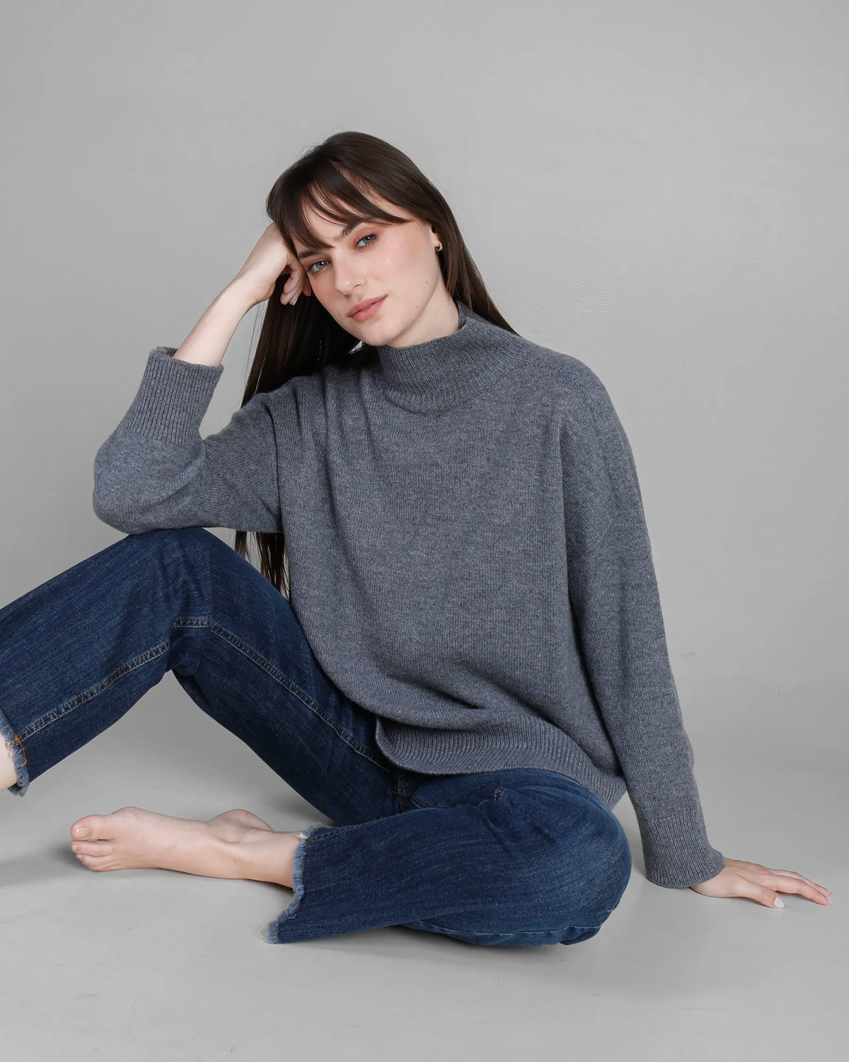 Maglione da donna con collo a lupetto  due fili in Lana e Cashmere colore Grigio. Brand Matteo Fiorio Maglieria