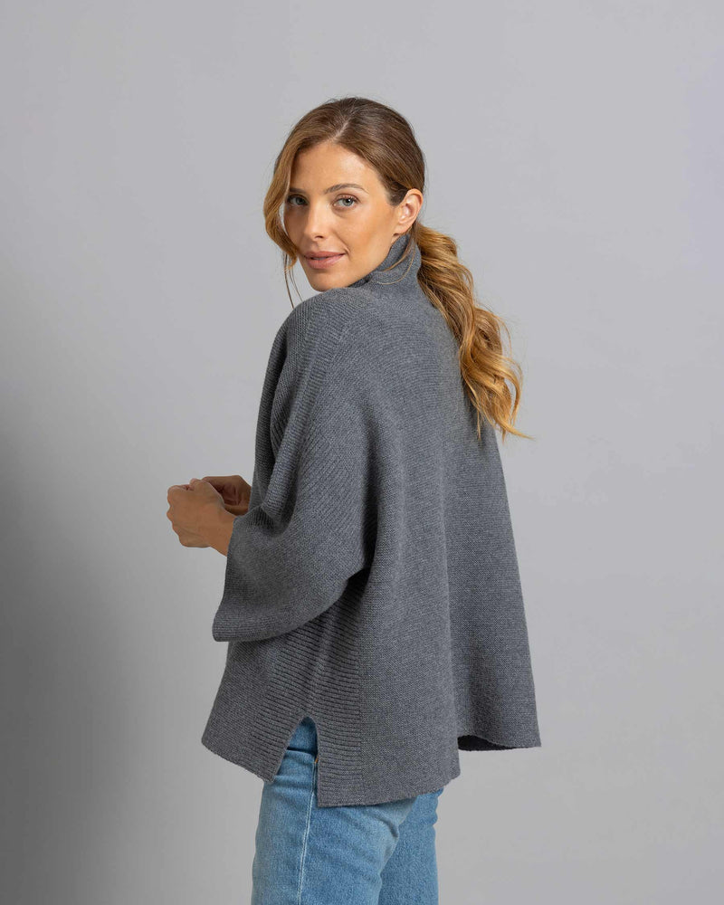 Maglia a Kimono in lana e cashmere colore grigio, made in Italy. brand Matteo Fiorio Maglieria.