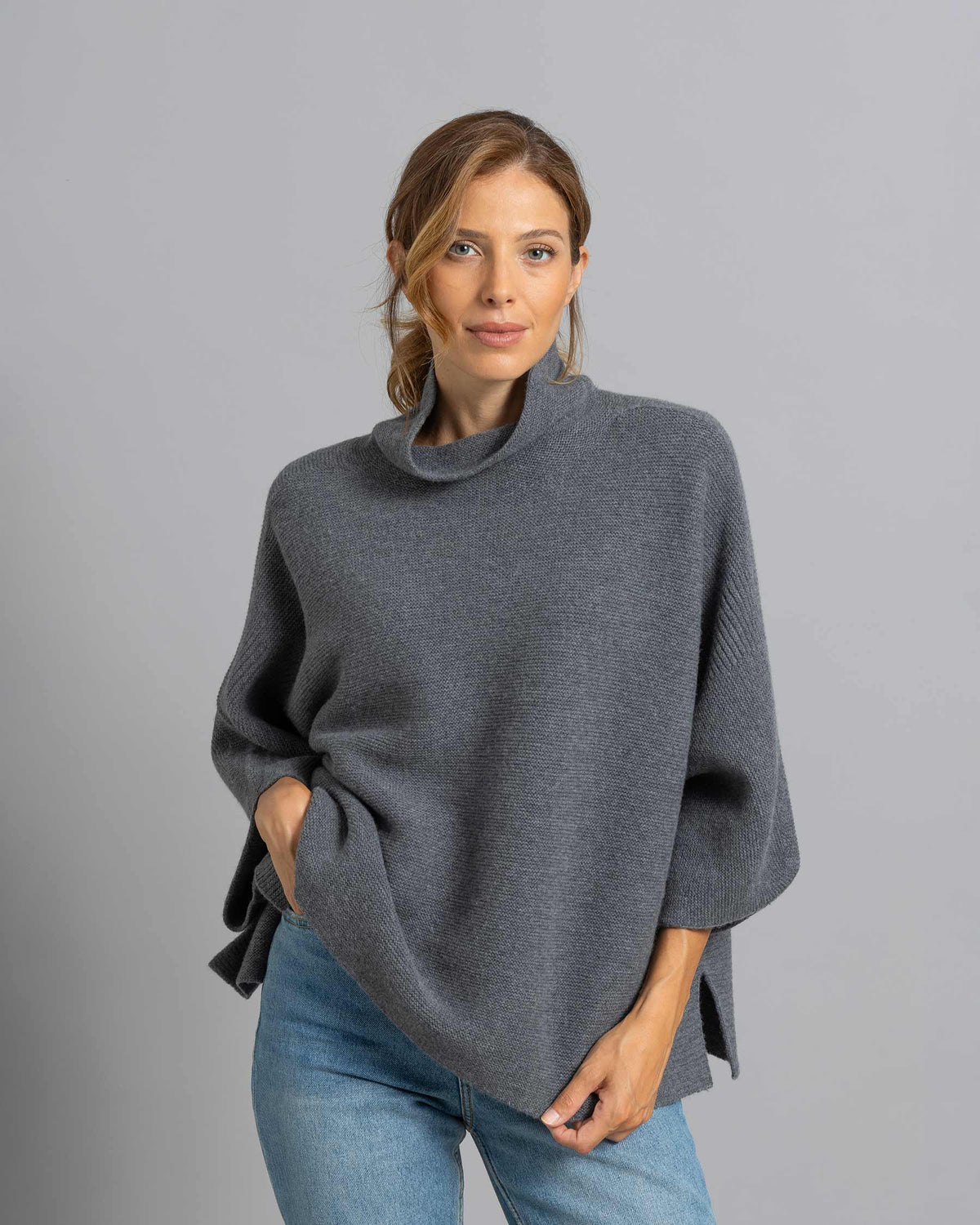 Maglia a Kimono in lana e cashmere colore grigio, made in Italy. brand Matteo Fiorio Maglieria.