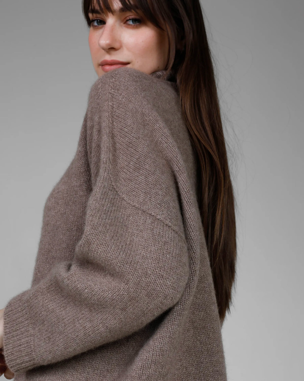 Maxi maglia Donna in puro Cashmere Colore Tortora, made in Italy. Brand Matteo Fiorio Maglieria