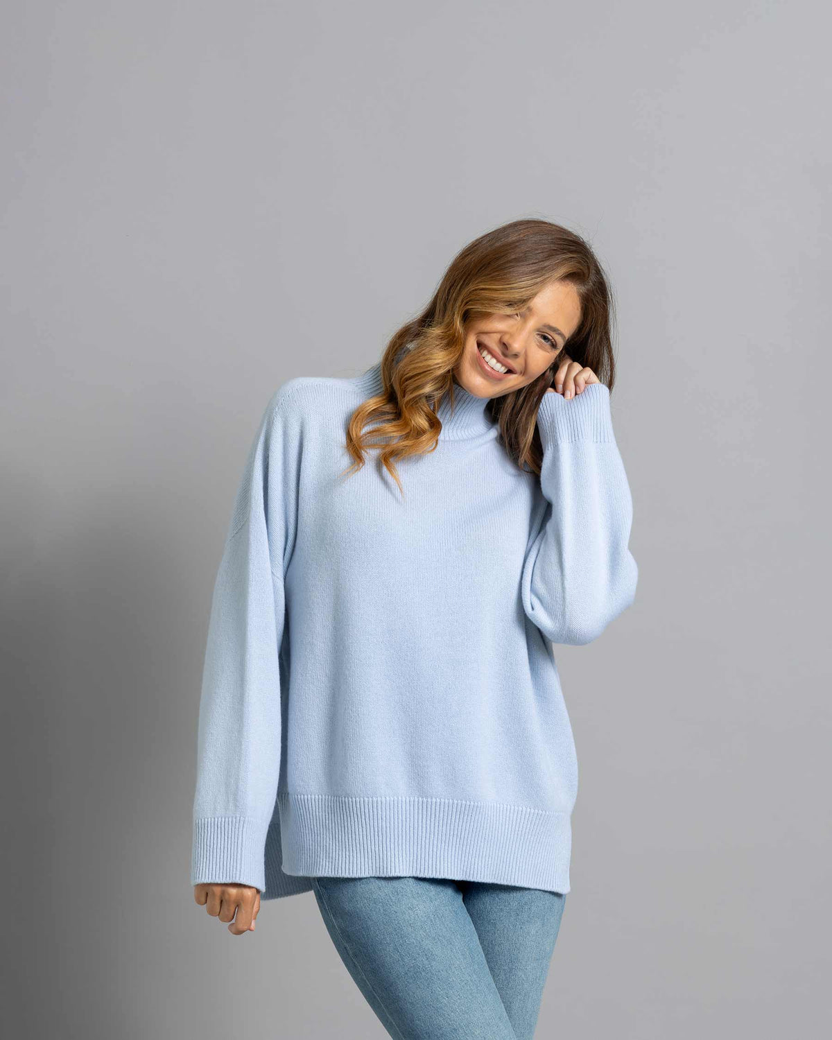 Maxi magli donna in Puro Cashmere colore Azzurro, made in Italy. Brand Matteo Fiorio Maglieria