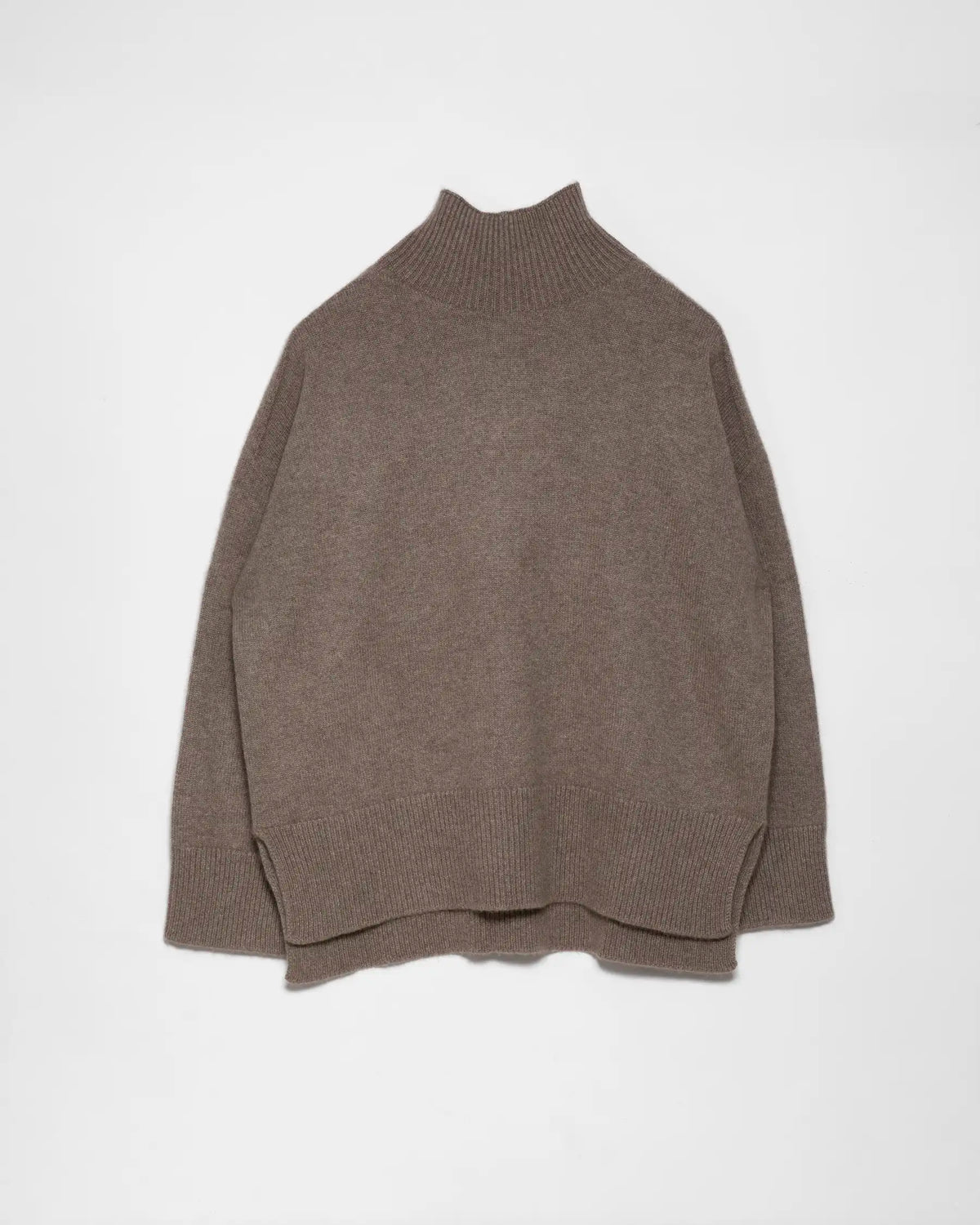 Maxi magli donna in Puro Cashmere colore Beige, made in Italy. Brand Matteo Fiorio Maglieria