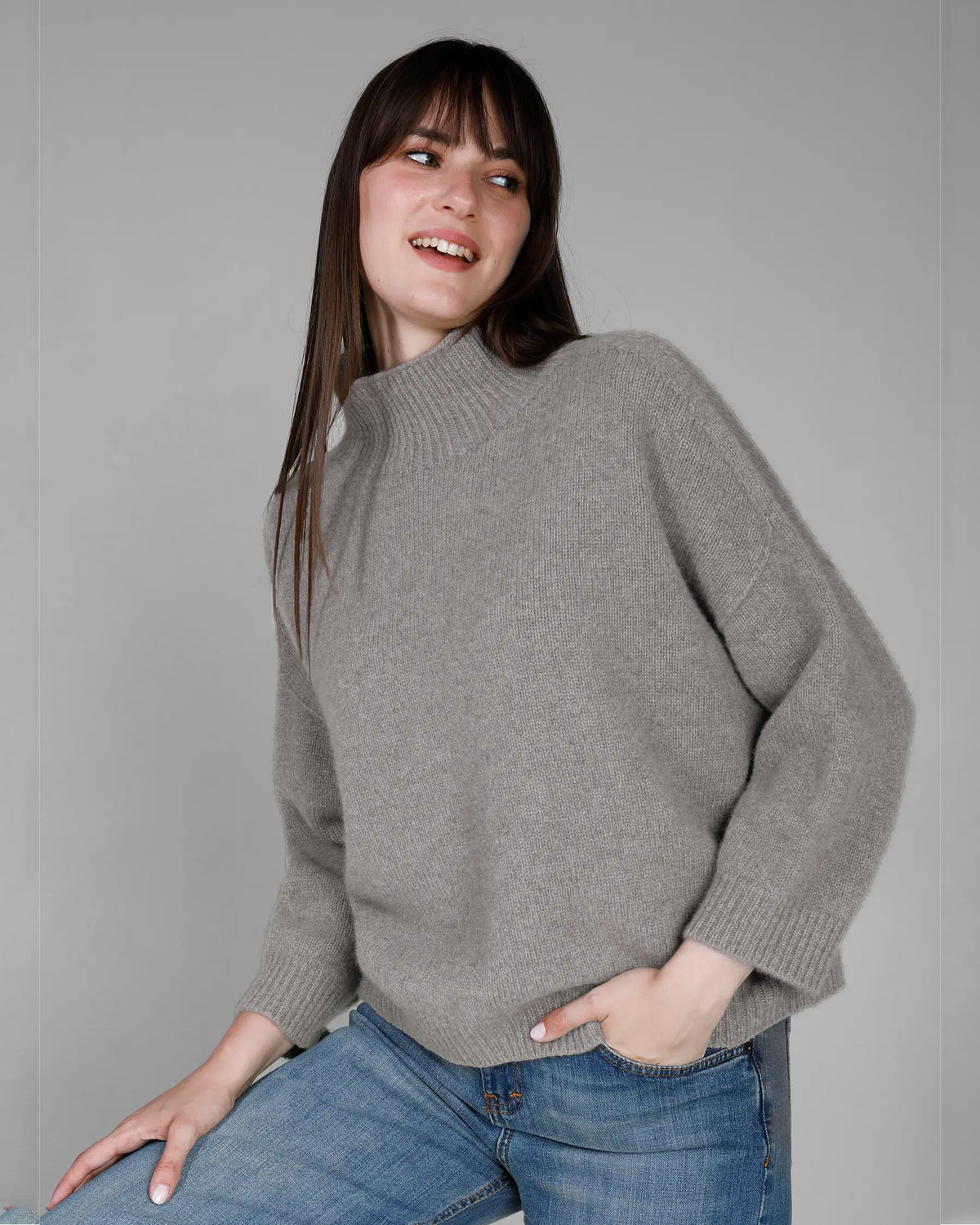 Maxi maglia lupetto donna in cashmere, collo a cratere oversize, Made in Italy - Matteo Fiorio Maglieria